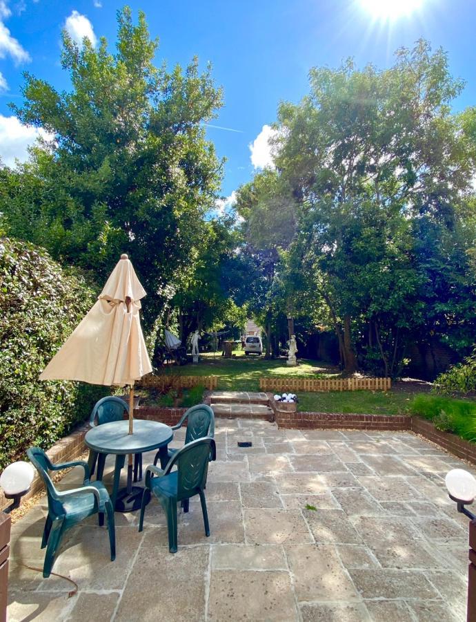 Lala Mundi Bed and Breakfast Brading Buitenkant foto